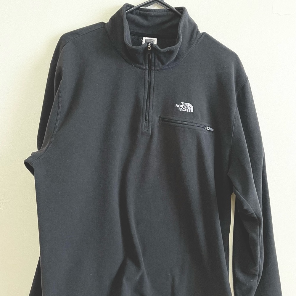The North Face Black Fleece w/ Front Zip Pocket Size: XL